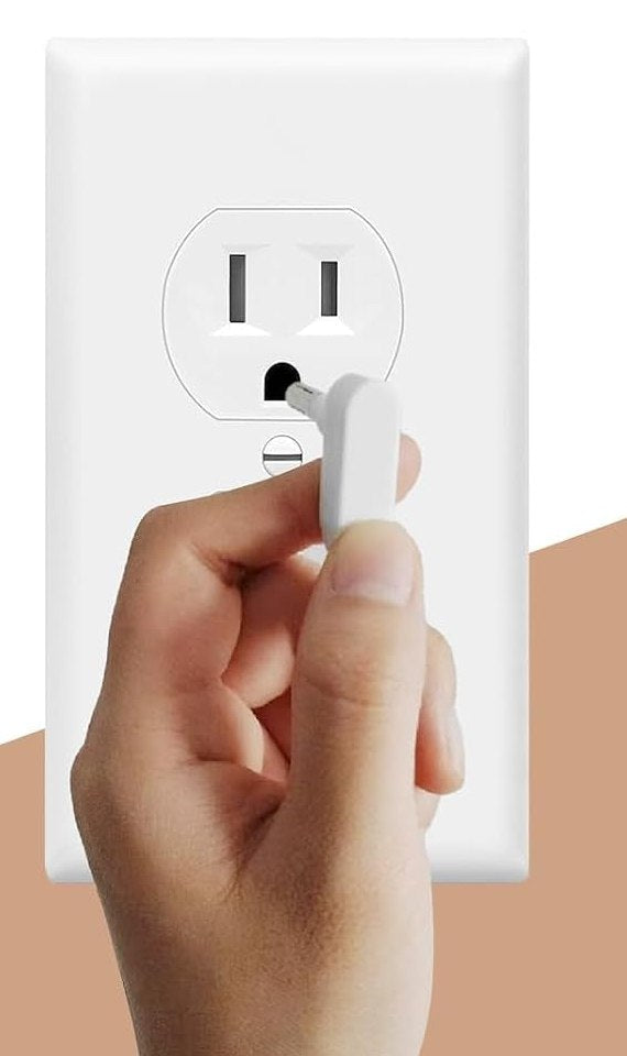Grounding cord plugging into a standard US wall outlet